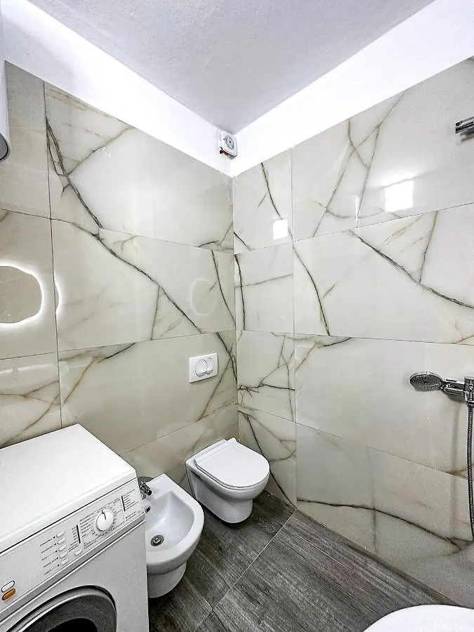 New Bazaar 1Bd Modern Apartment 地拉那 0*,